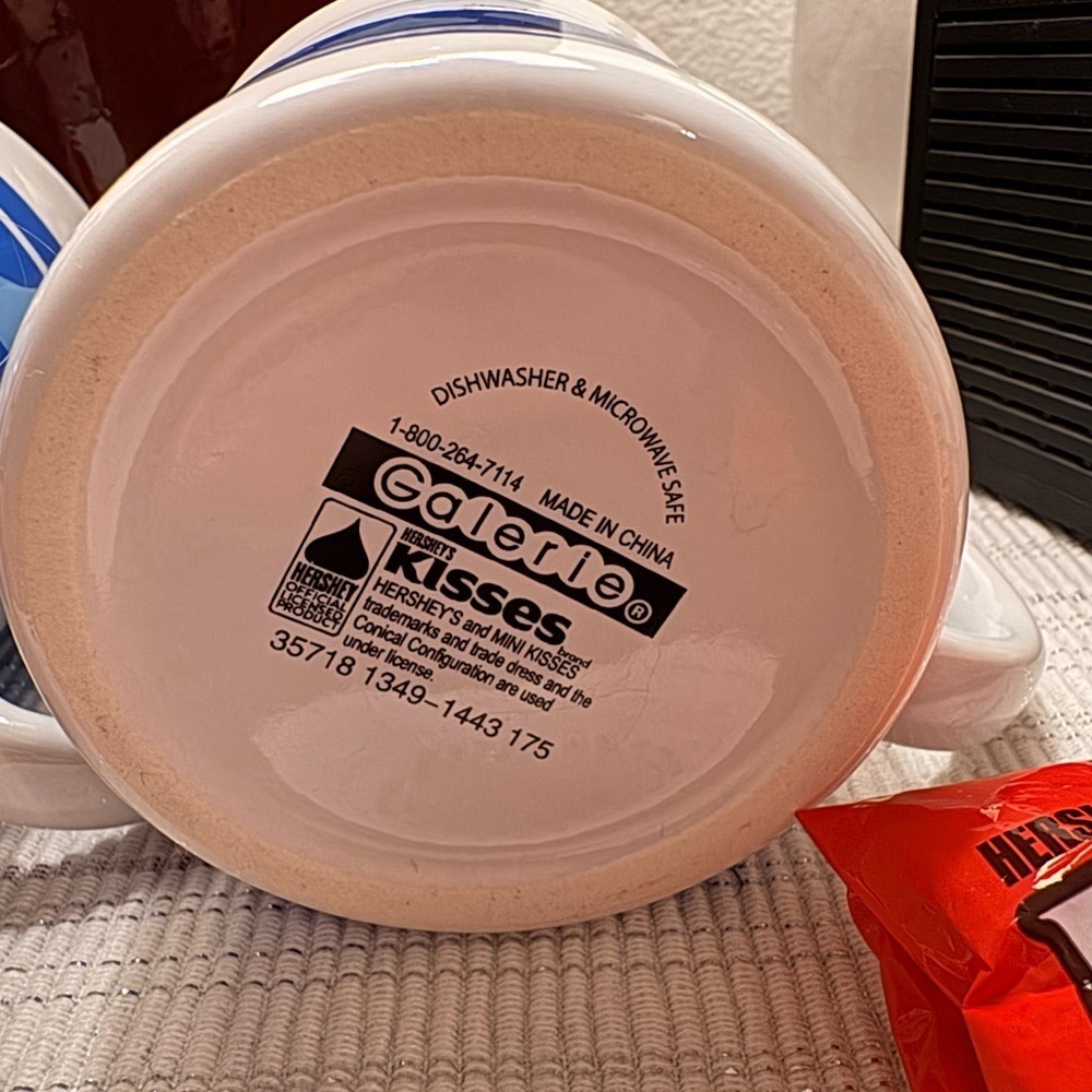 Hershey's Kisses Blue Mugs NWOT - Picture 6 of 8
